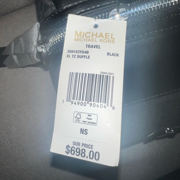 XL Michael Kors Travel Bag - Picture 4 of 16